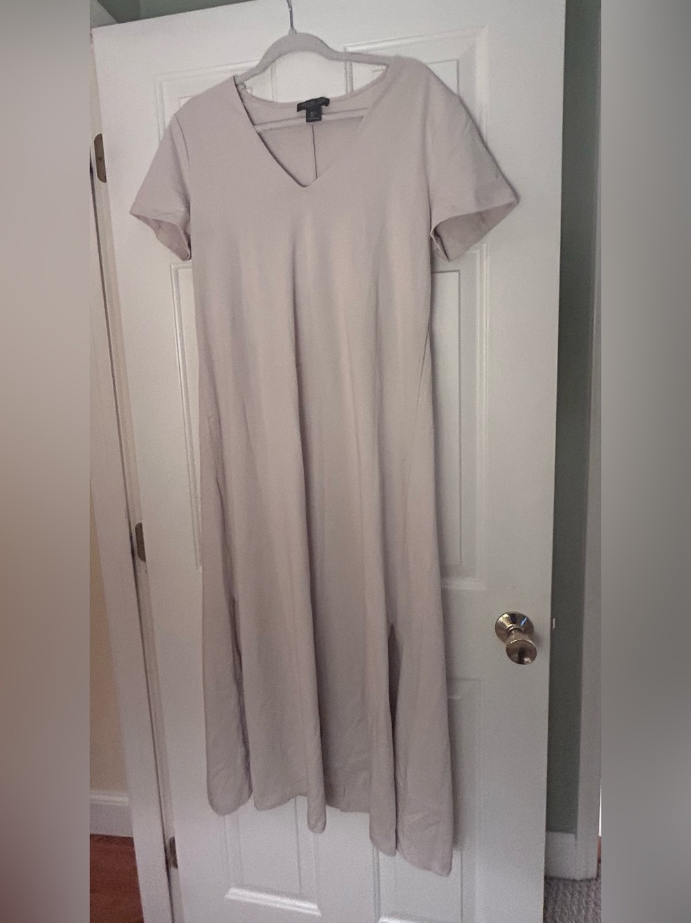 Rachel Zoe V-Neck Short Sleeve Maxi Dress in Light Taupe Sz L, never worn